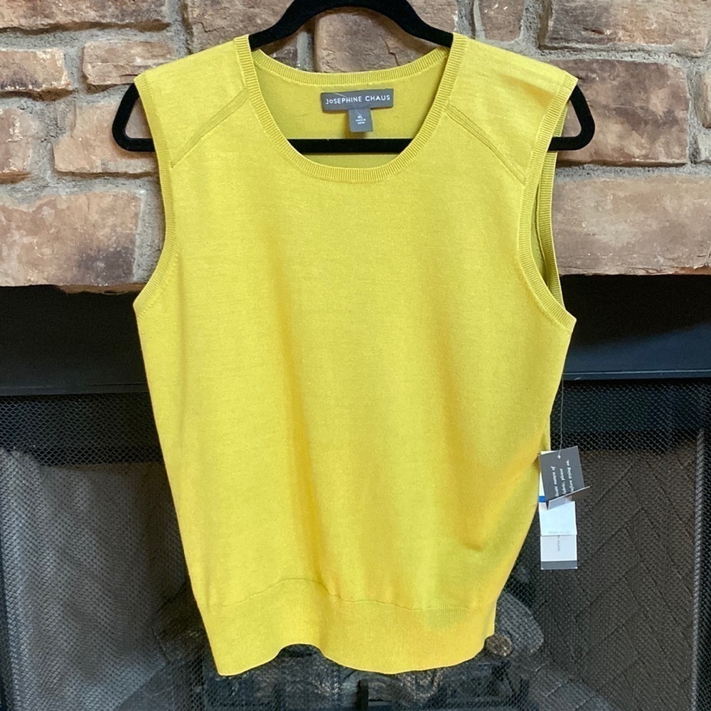 NWT Josephine Chaus sleeveless sweater top. Color is “seaweed”. Size XL
